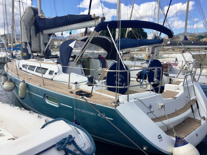 Barco de vela EN CHARTER, de la marca Jeanneau modelo Sun Odyssey 42i y del año 2011, disponible en Port  Marina Palamós Palamós Girona España